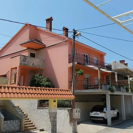 Mirna Holiday home *